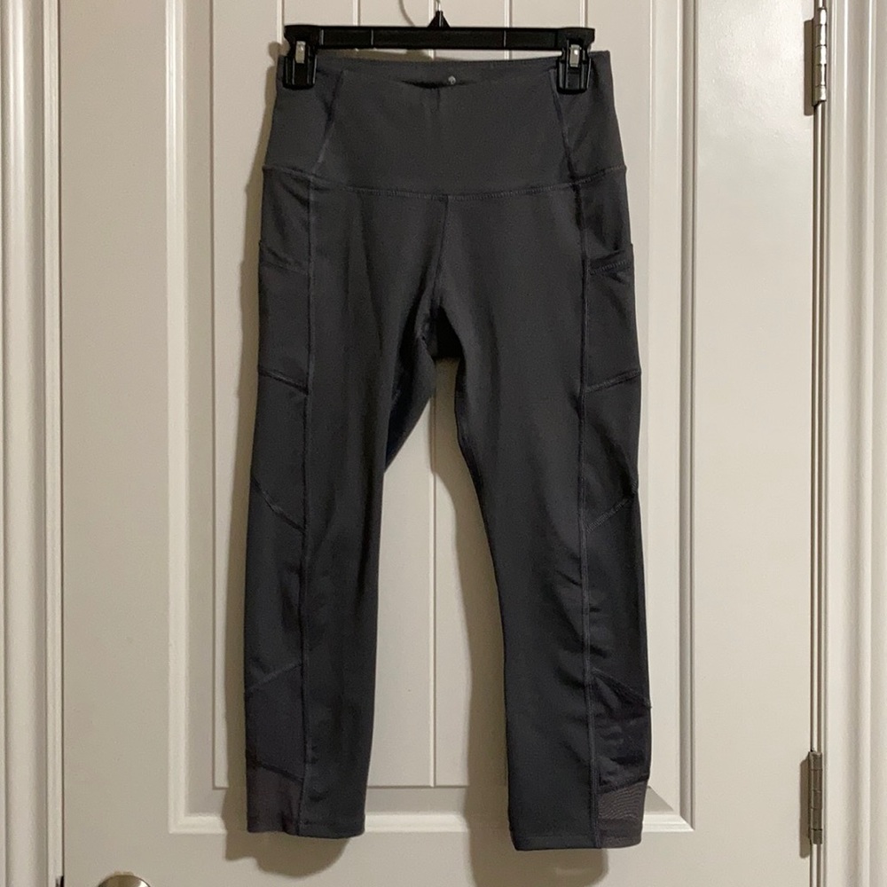 Sz Small Grey Apana Capri Exercise Leggings